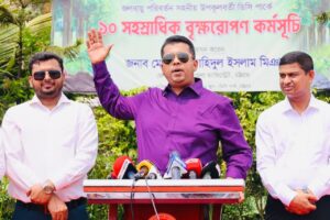 বক্তব্য রাখছে চট্টগ্রাম জেলা প্রশাসক জাহিদ: